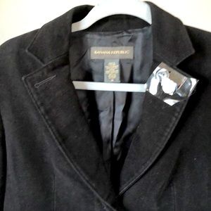 Classic style women’s trench coat 🧥 by Banana Republic